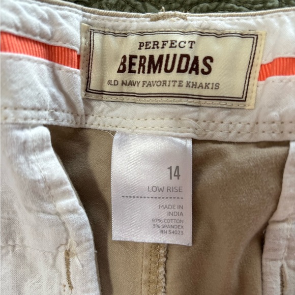 Old Navy Beige Perfect Bermudas - Khaki Shorts - Picture 4 of 5